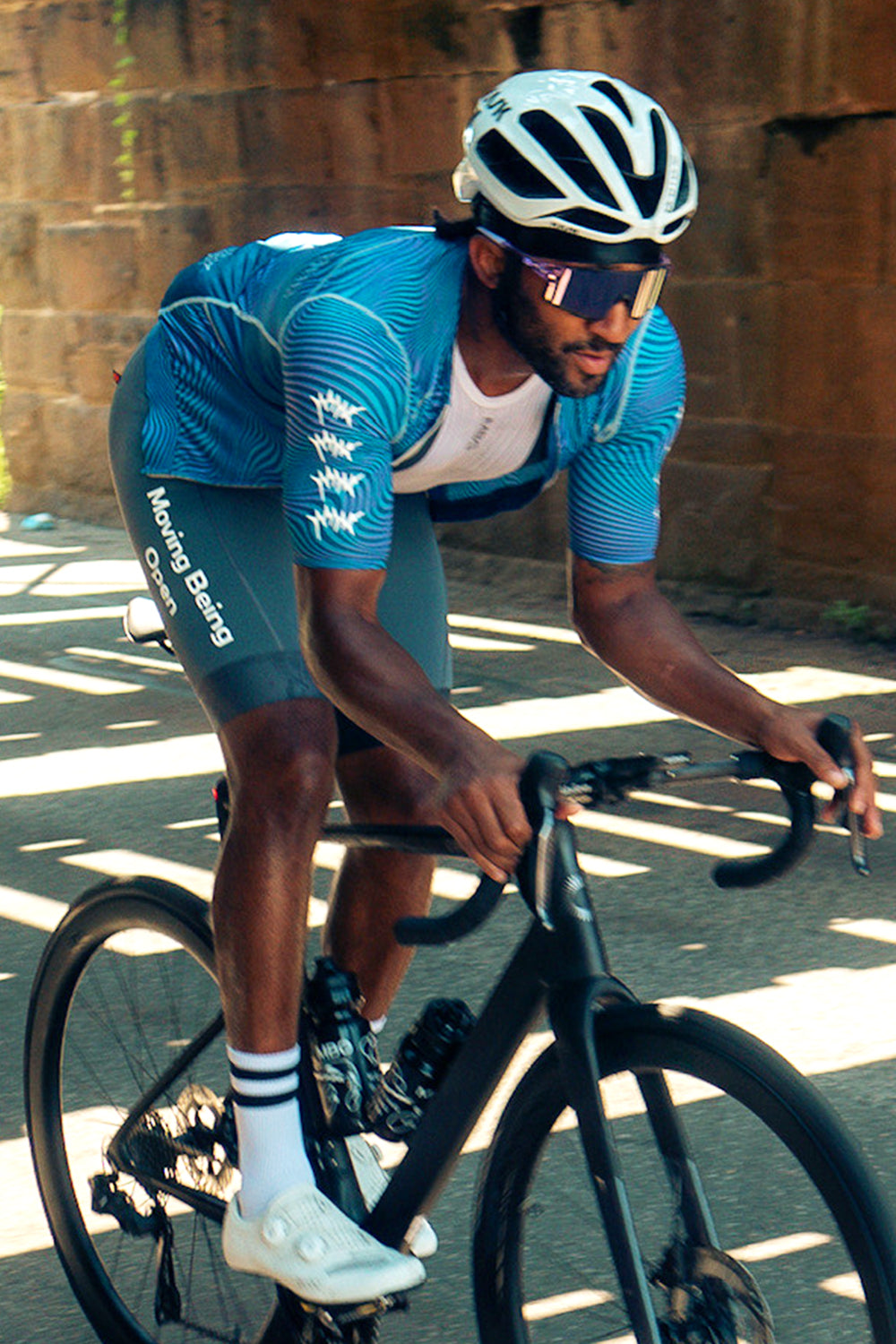 MBO - 高性能、ユニークなファッションデザインのサイクリングアパレル